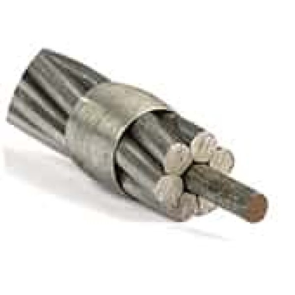 Sección detallada de un conductor ACSR mostrando el núcleo central de acero rodeado por hilos de aluminio trenzados.