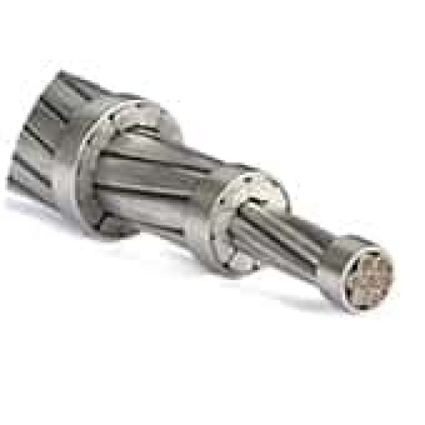 Conductor eléctrico formado por varios hilos metálicos trenzados alrededor de un núcleo central