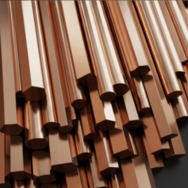 Barras de cobre mecanizadas con secciones geométricas para uso eléctrico e industrial.