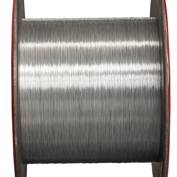 Bobina de metal cargada con hilo de aluminio trefilado de alta precisión para aplicaciones eléctricas y mecánicas.